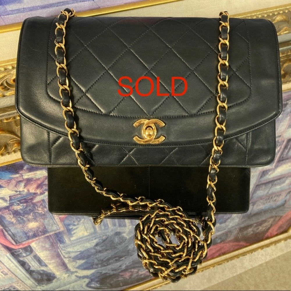 CHANEL Diana Medium